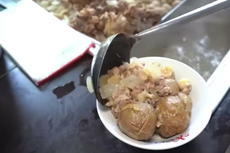 AyoBogorCom's tweet card. Inilah rekomendasi bakso tetelan dekat kampus UI Depok yang sudah terkenal dan jadi favorit mahasiswa/