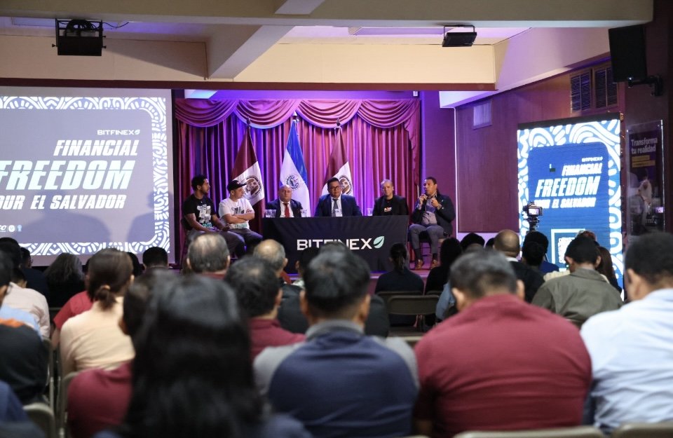 SplashByte's tweet card. El Salvador se consolidó como el epicentro de la revolución financiera al ser anfitrión del Financial Freedom Tour El Salvador 2025, el primer tour