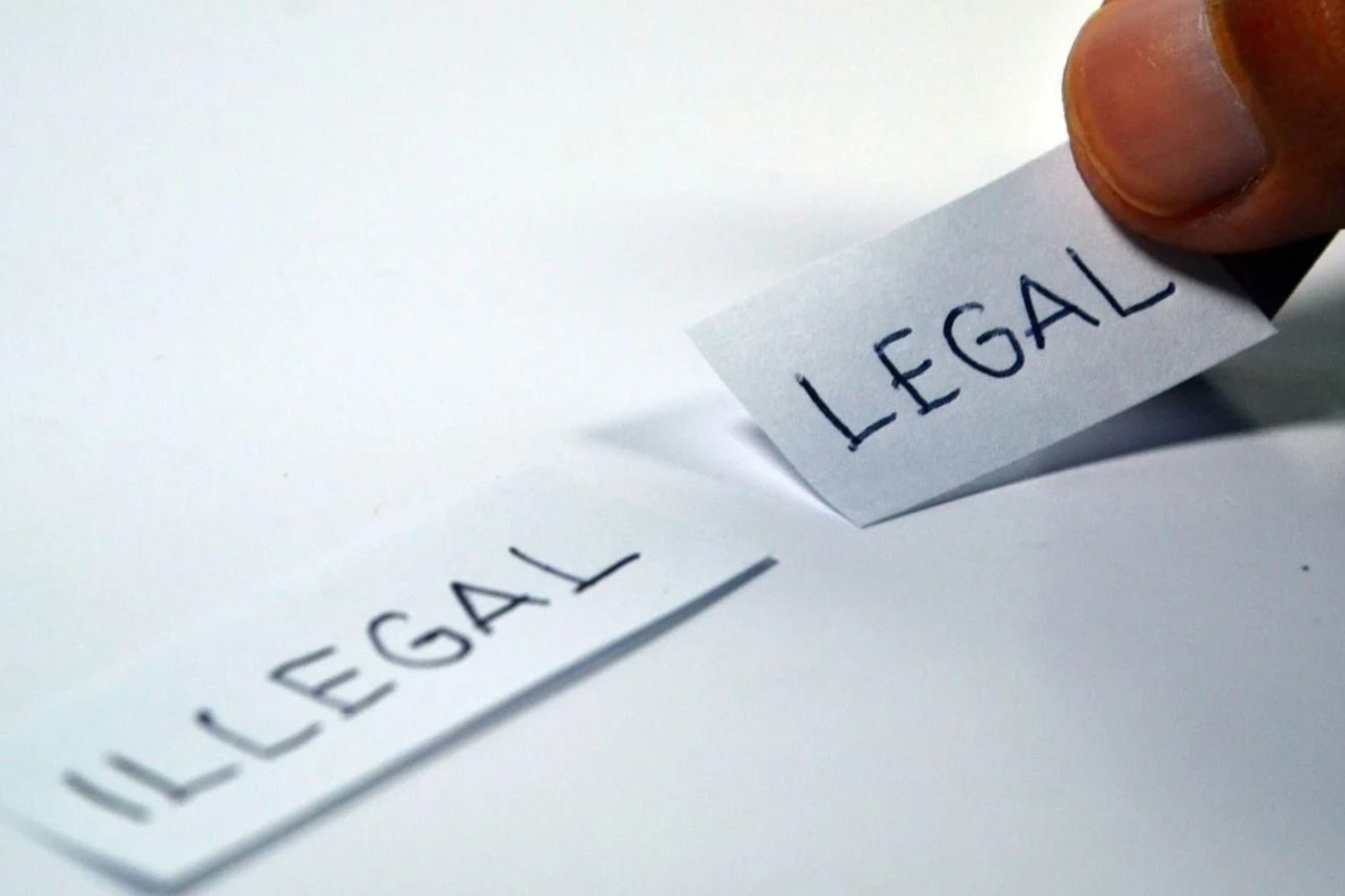 LearningOps's tweet card. Un vrai sac de nœud : prenez quelques minutes pour comprendre la procédure en cours qui avait lieu ce mardi 19 mars au matin, devant le Conseil d'État, et qui concerne nos données de santé ... et...