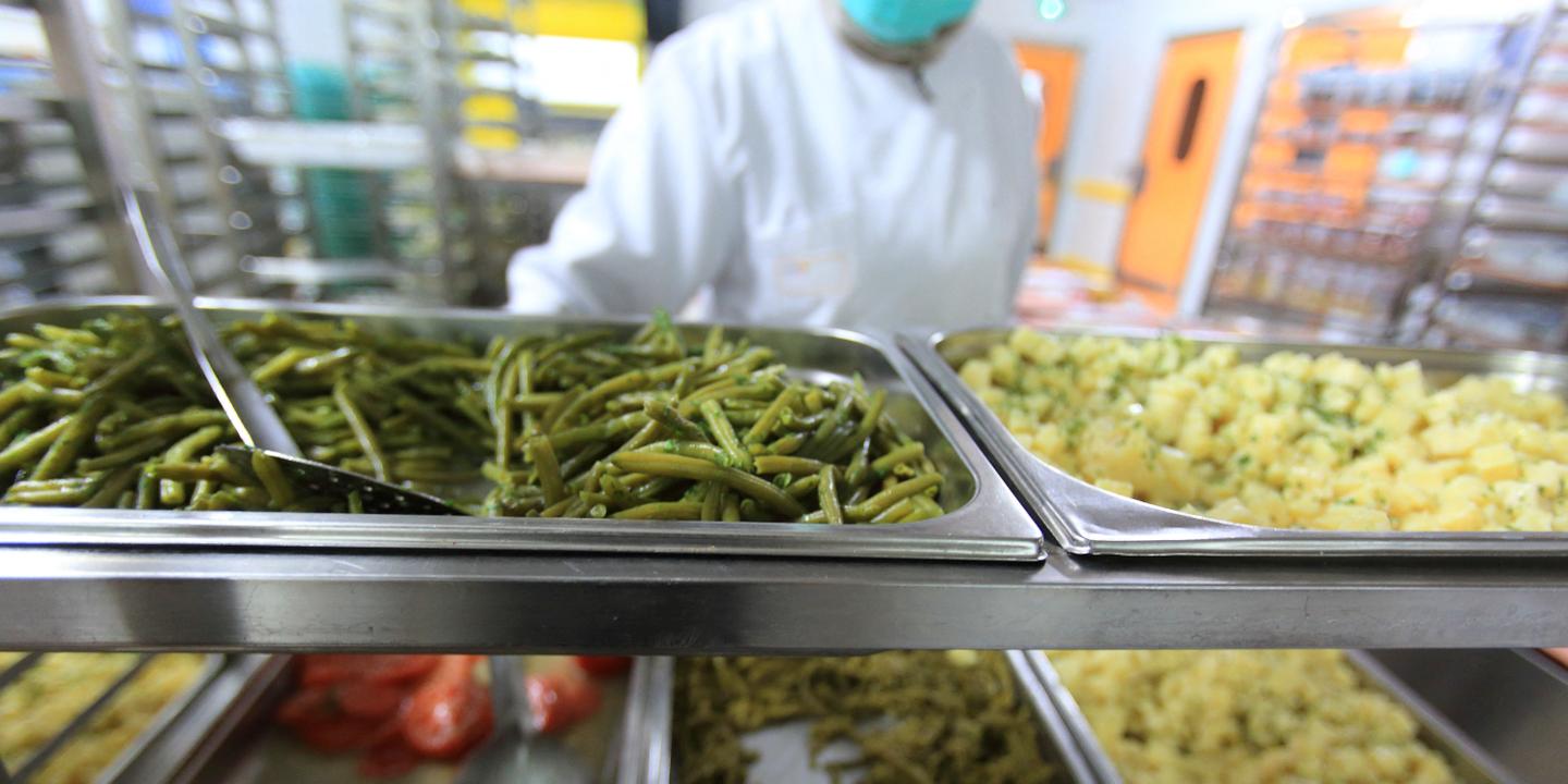 RACFrance's tweet card. TRIBUNE. Face à l’explosion des maladies liées à l’alimentation et à la catastrophe climatique, 250 professionnels de santé et membres d’associations appellent les pouvoirs publics, dans une tribune...