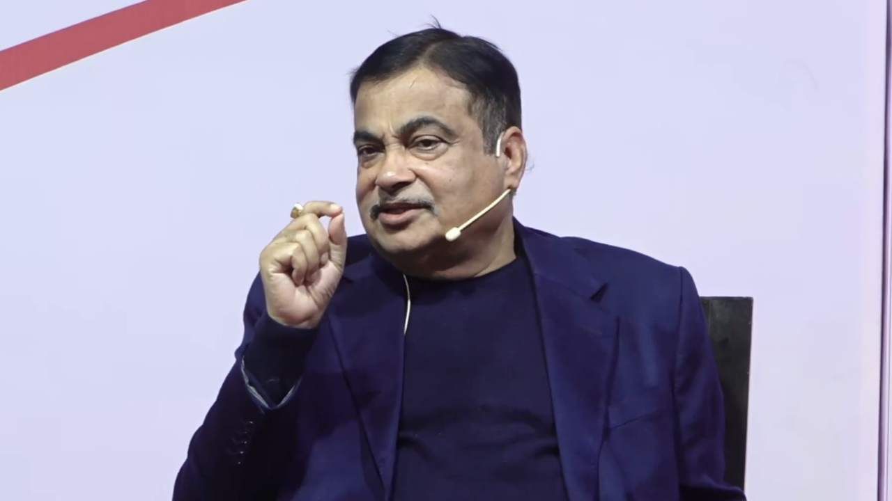 TV9Marathi's tweet card. Nitin Gadkari | केंद्रीय रस्ते वाहतूक आणि महामार्ग मंत्री नितीन गडकरी हे बेधडक वक्तव्यासाठी प्रसिद्ध आहेत. ते भीडभाड न ठेवता कोणाचाही समाचार घेऊ शकतात. गडकरी यांनी भंडारा येथील अधिकऱ्यांवर चांगलेच...