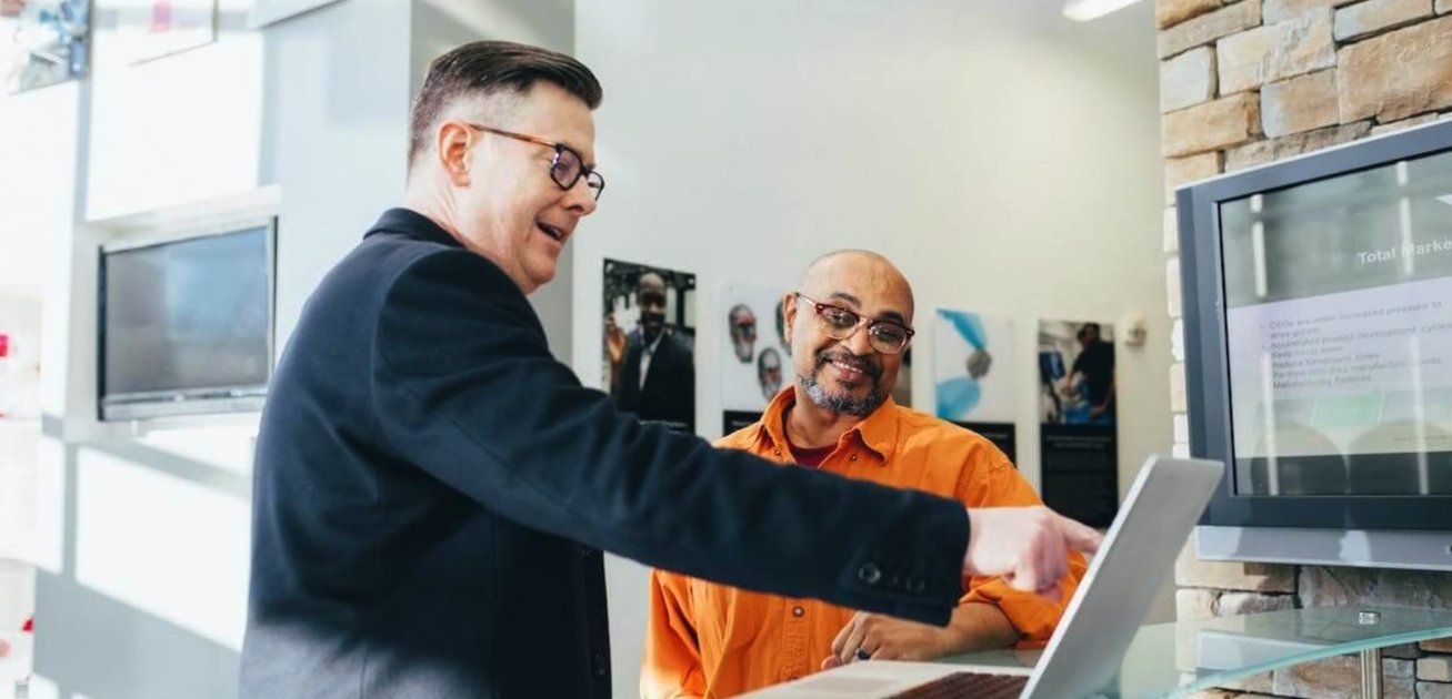 psychdata's tweet card. Learn about survey data analysis, methods for analyzing quantitative vs. qualitative data, and best practices tips for how to do it.