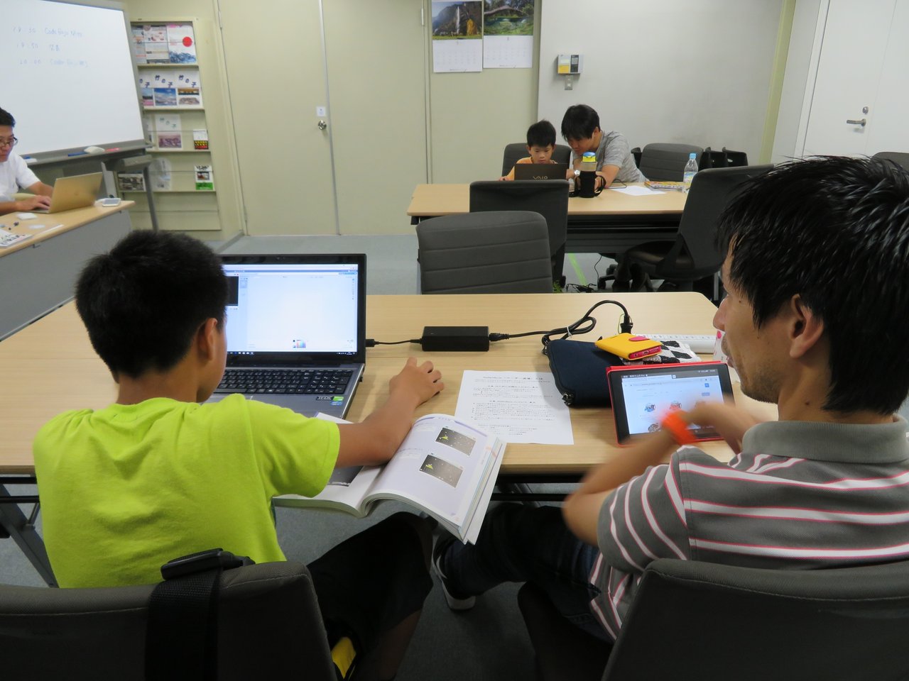 CoderDojo_Ebina's tweet card. CoderDojoは7～17歳の子ども達を対象にした無料（非営利）のプログラミング道場です。 プログラミングで何かを作りたい男の子、プログラミングが好きな女の子など、 プログラミングに興味のある子ども達をお待ちしています。 ※Coderdojoは子ども達自身が自発的に活動していただく場です。 カリキュラムはありませんので、お子さんが興味を持ったことに取り組んでください。 メンターはお子さんか...