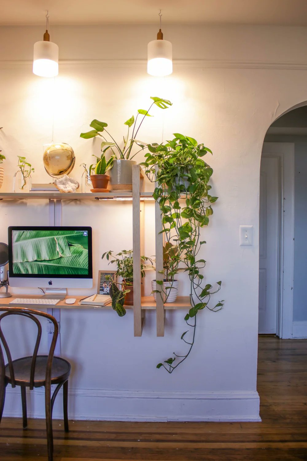 sjhayesrealtor's tweet card. Make this wall-mounted desk for your home. #diyprojects #doityourself