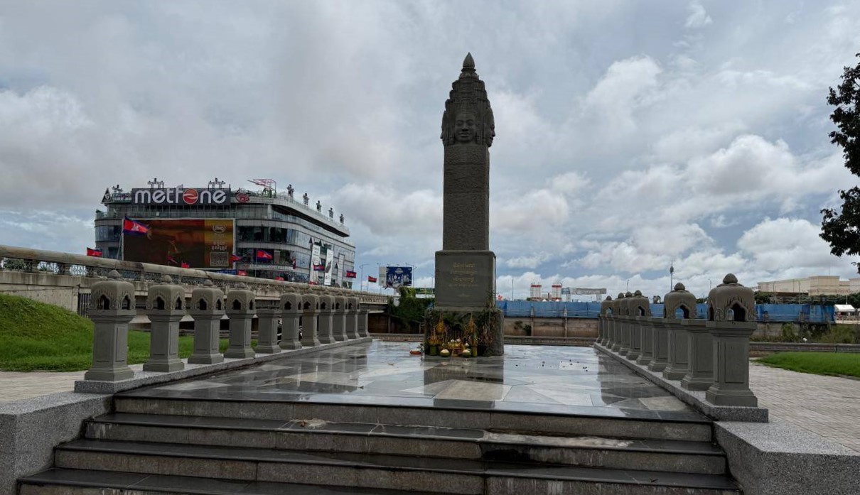 noansereiboth's tweet card. During Water Festival 15 years ago, more than 350 people died on a Phnom Penh bridge in one of the deadliest crowd-crush cases in recent history. Families and onlookers then and now spoke of...