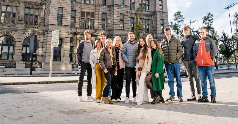 Tweet card summary image