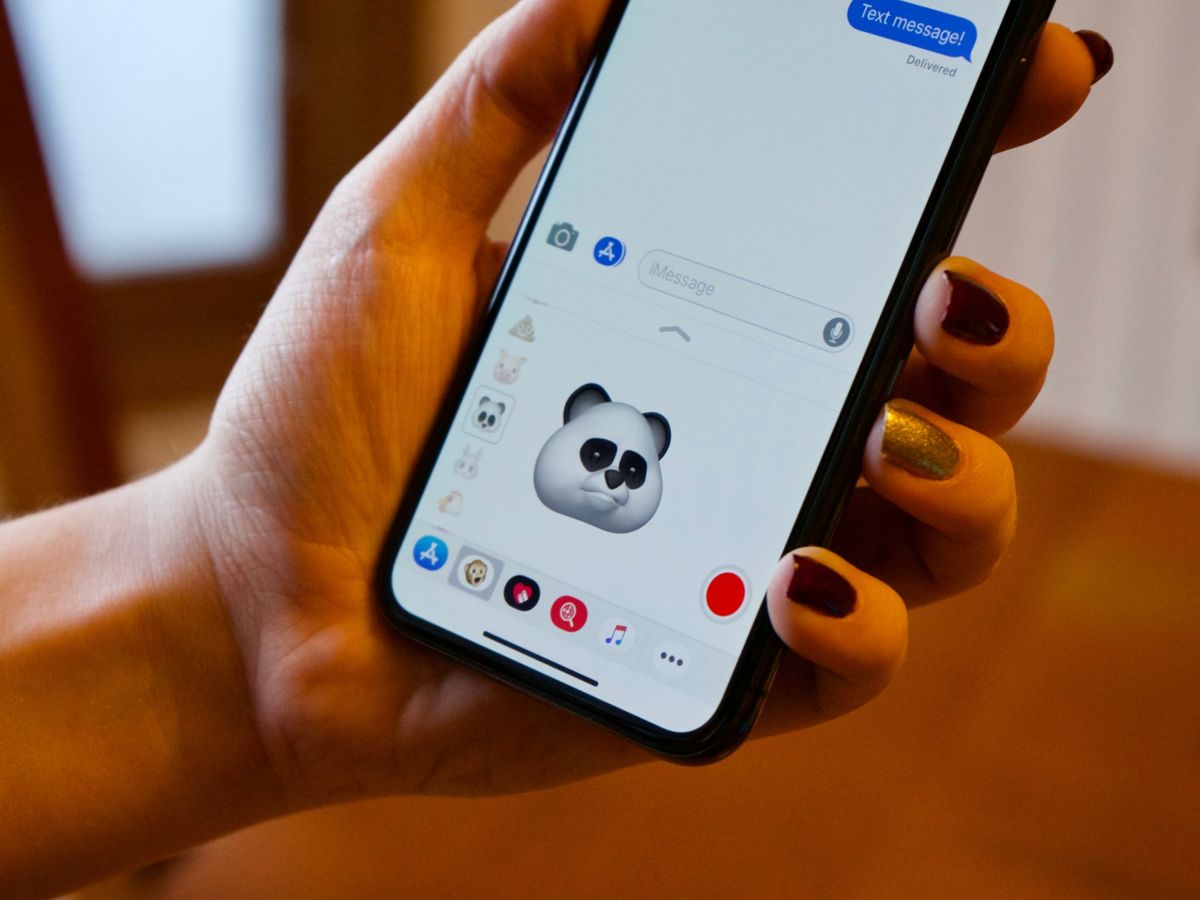 AppsEdTech's tweet card. Apple's Animoji go viral thanks to adorable videos by kids