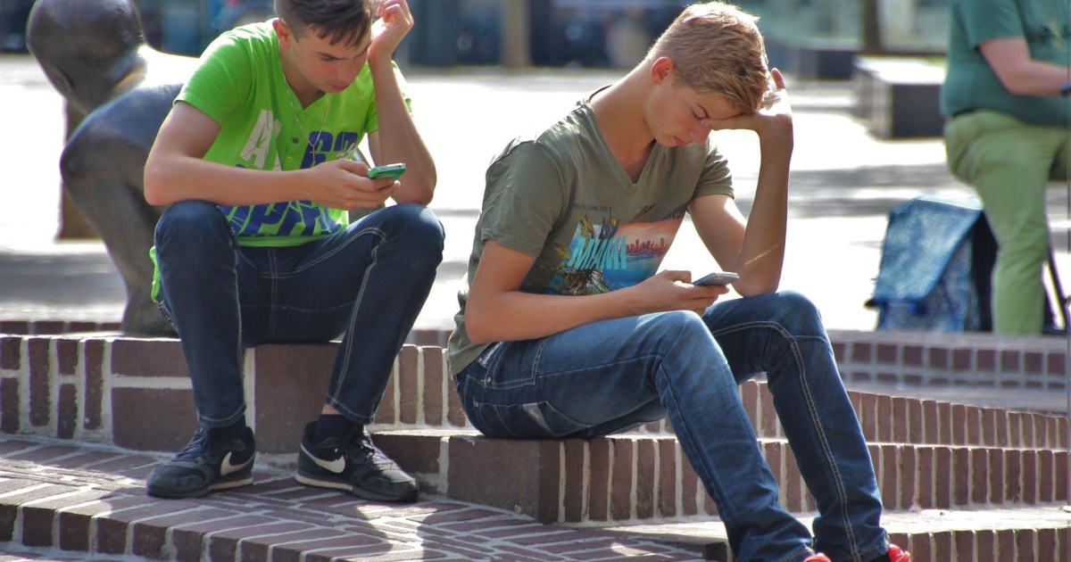 AppsEdTech's tweet card. Conventional wisdom believes "screen time" disrupts mental development, but research hints at a more complicated relationship between our minds and digital technology.