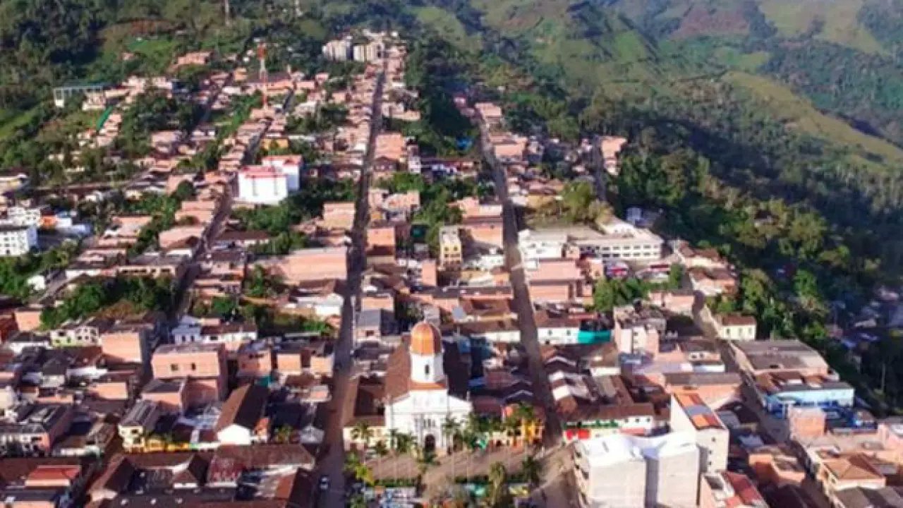 FunSumapaz's tweet card. Las autoridades adelantan un consejo de seguridad para esclarecer este doble crimen y buscar a los responsables.