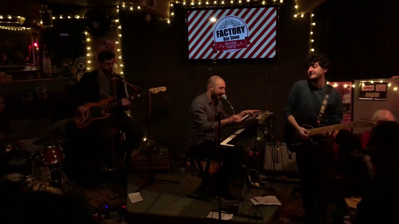 KafkaNewBeat's tweet card. Talking Heads cover by Kafka sulla Spiaggia - This must be the place