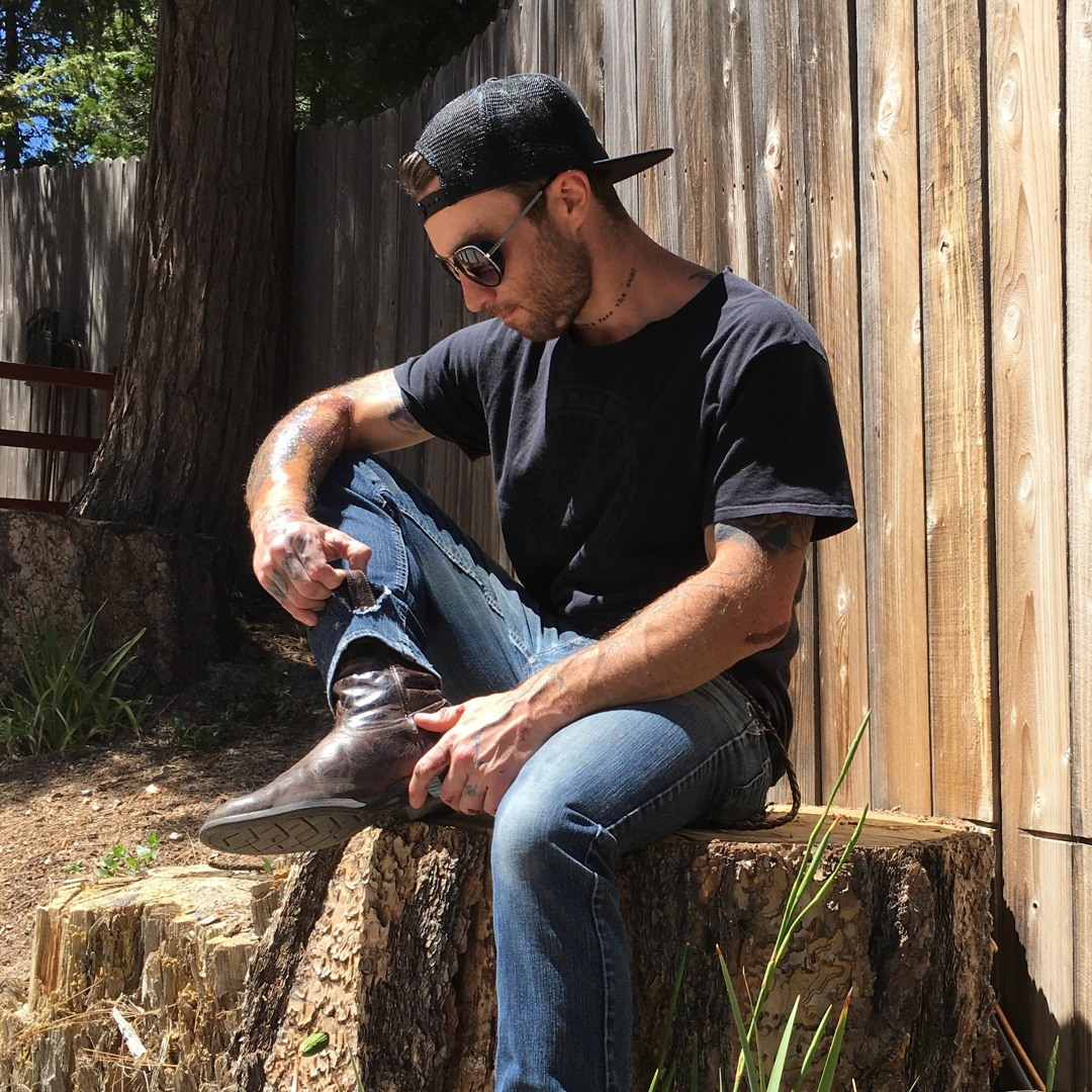 DavideLoop's tweet card. Cali Hill Billy