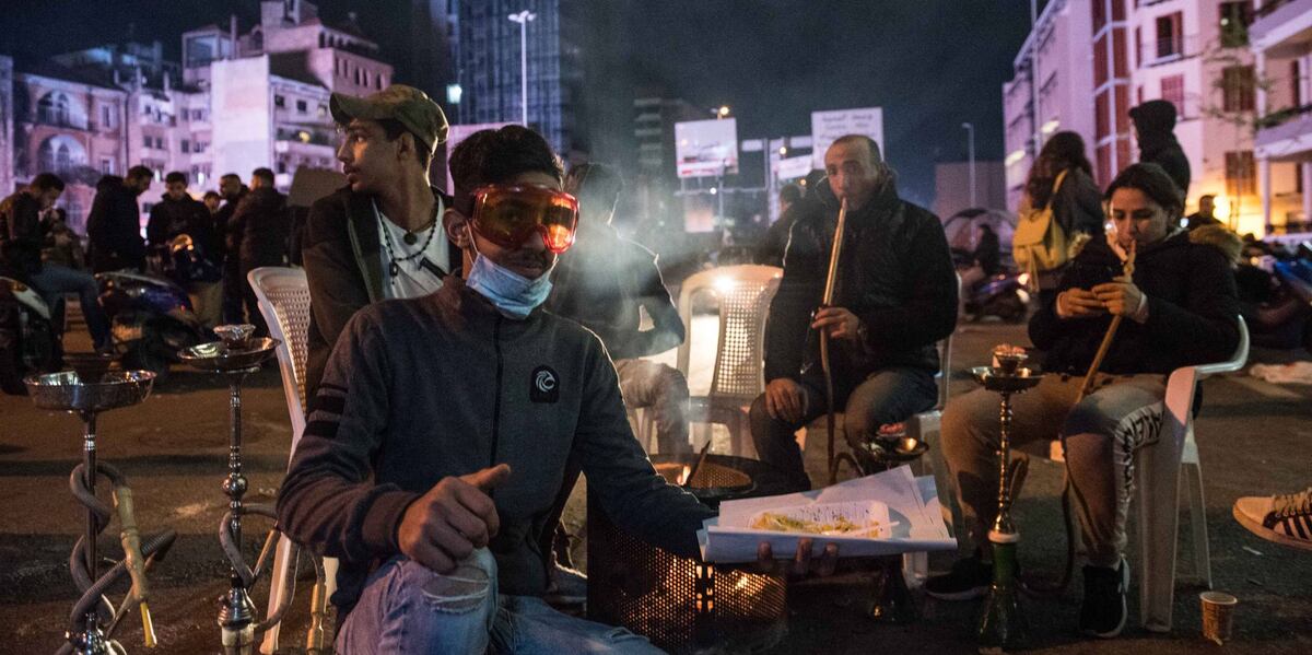 NataliaSancha's tweet card. Las protestas se recrudecen mientras la crisis política ahonda la grave situación económica del país