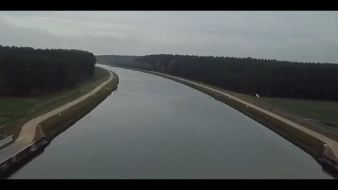 vitalbasic's tweet card. Bei Kanal Runde von Drohne verfolgt