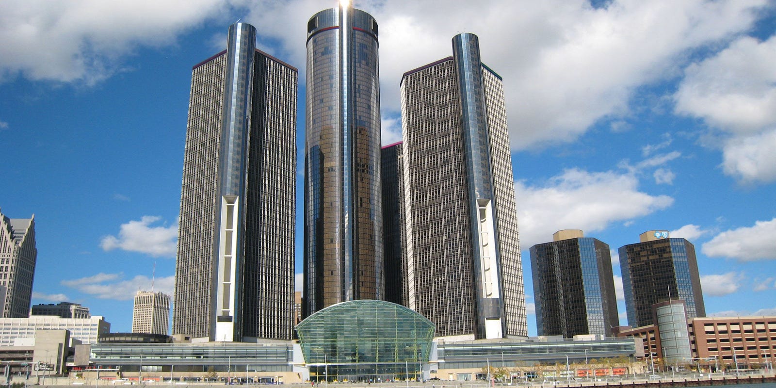 mikeconkey's tweet card. The lawsuit filed in U.S. District Court accuses General Motors of knowingly selling some 800,000 vehicles with faulty transmission.