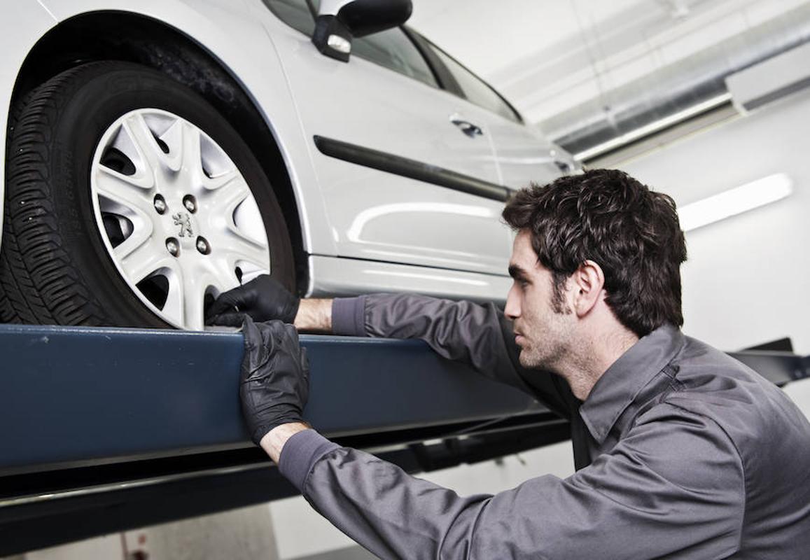 DirectoSL's tweet card. En principio, ni el taller está obligado a aceptar un precio más bajo ni la aseguradora está obligada a encargar el servicio a ese taller si no le interesan sus honorarios