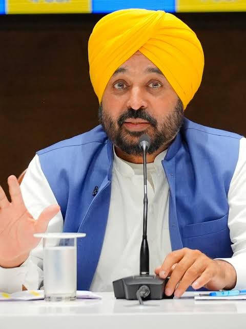 JangeSamachar's tweet card. पंजाब में अब सिर्फ़ बातें नहीं, ज़मीन पर काम हो रहा है। मुख्यमंत्री भगवंत मान के नेतृत्व में, बरसों से धूल फाँकती, बेकार पड़ी सरकारी ज़मीनों को आज