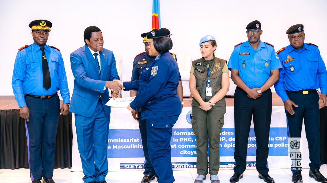 zolanews_net's tweet card. Dans le cadre du renforcement des capacités de la Police Nationale Congolaise (PNC), 69 cadres, dont 17 femmes, ont reçu leurs brevets à l’issue d’une formation spécialisée portant sur la Gestion...