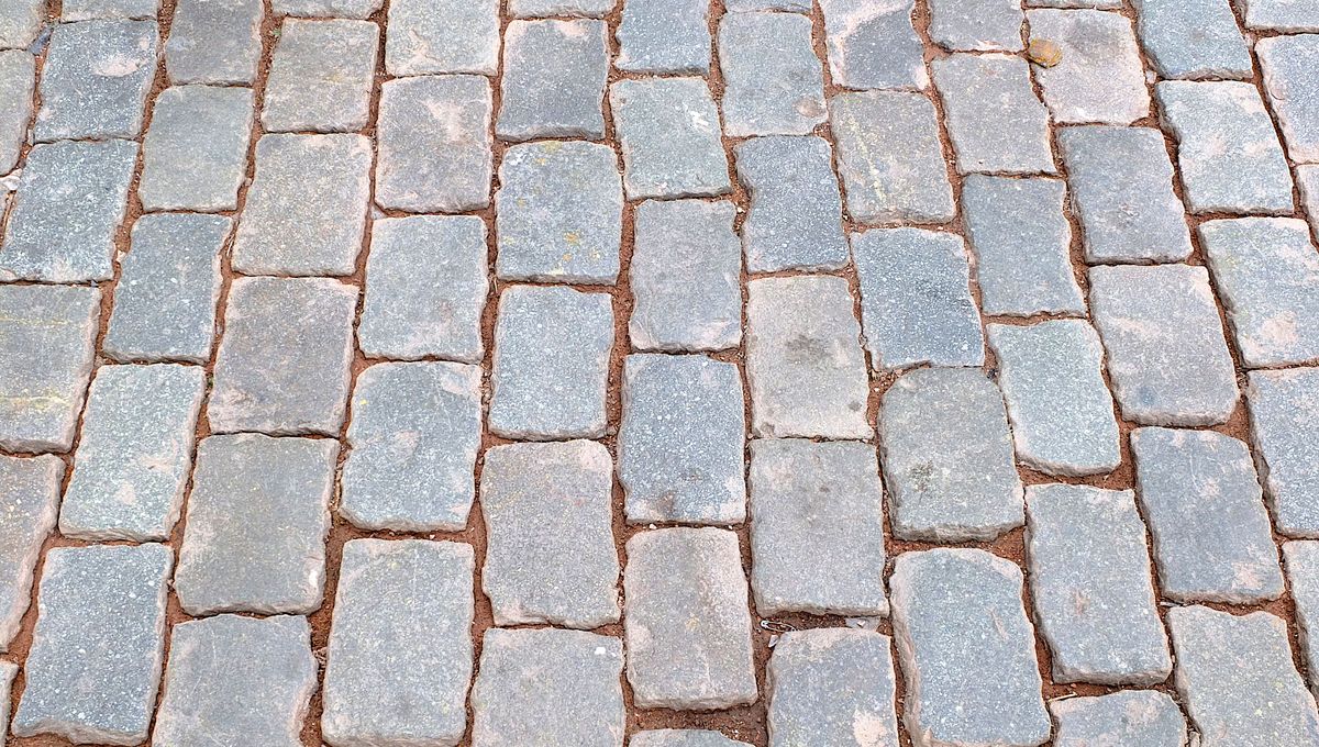 Chnordiste_fr's tweet card. Dans l’Avesnois, la pierre bleue du Nord a façonné l’histoire locale. Exploitée depuis des siècles, elle a fait la renommée de Bellignies, dans le Nord-Pas-de-Calais. Plongée dans l’héritage de cette...