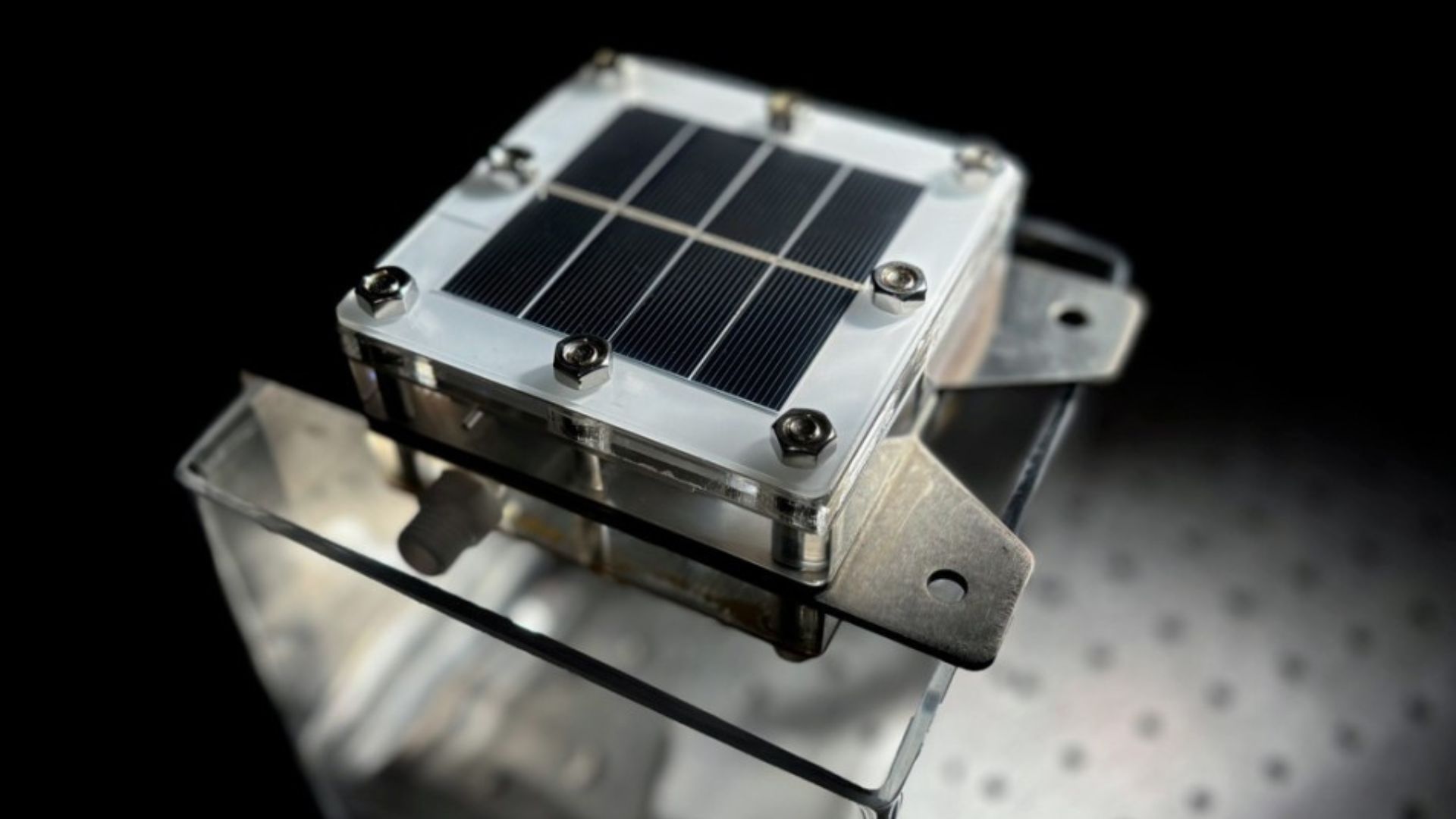 IntEngineering's tweet card. The current prototype impressively produces 200 milliliters of hydrogen per hour with a promising 12.6% energy efficiency.