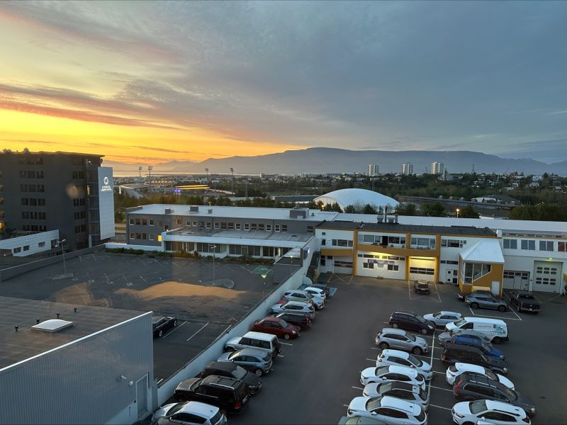 ParticleCounter's tweet card. Cleanroom Adventure in Iceland: Midnight sun: