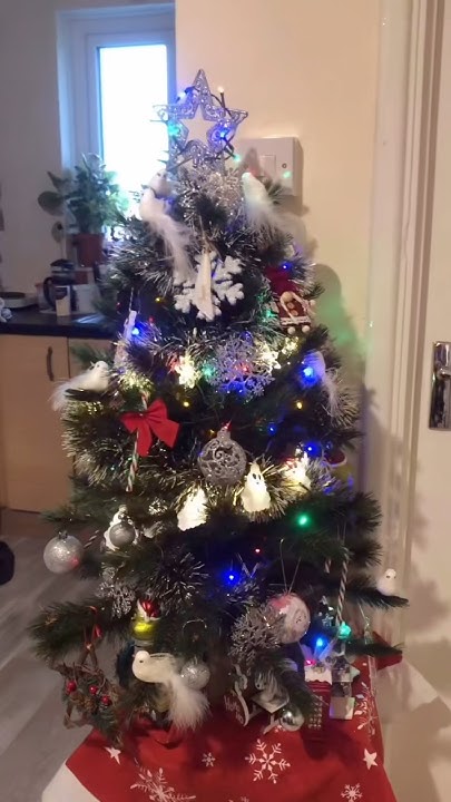 Alisone_Davies's tweet card. Christmas is coming!🎄❄️☃️🎁