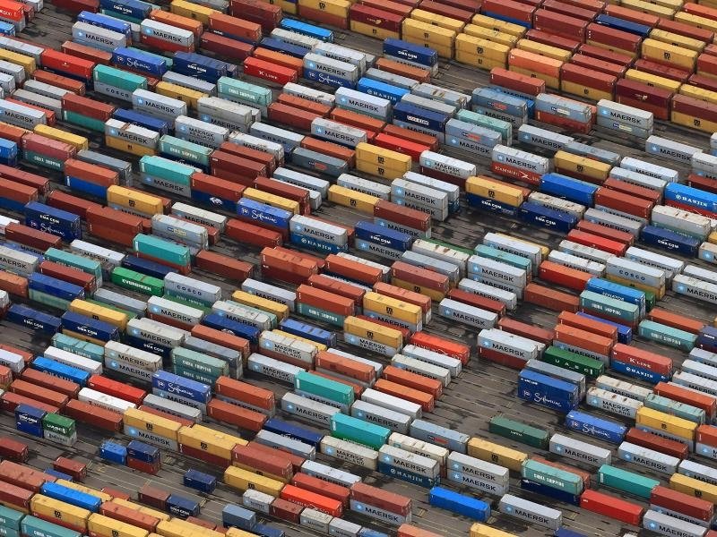 ixtechlabs's tweet card. Das Update der Container-Orchestrierung Kubernetes bereitet auf die generelle Verfügbarkeit von CRDs und Admission Webhooks vor.