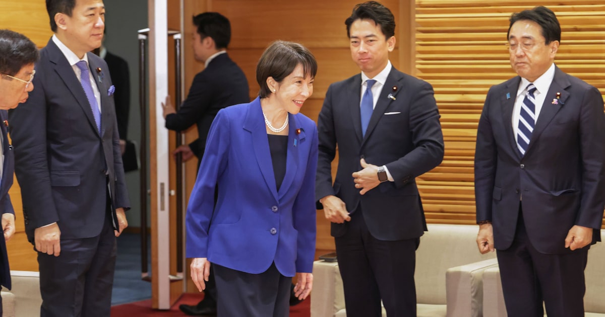 nikkei's tweet card. 日本経済新聞社とテレビ東京は24〜26日の世論調査で、高市早苗内閣がどのような人から支持を受けているか分析した。年代別では現役世代を中心に人気を集める。与党の支持層だけでなく国民民主党や参政党など野党の支持者も吸収する。直近の石破茂内閣（2024年10月）のほか、岸田文雄内閣（21年10月）、菅義偉内閣（20年9月）の発足時と比較して、高市内閣がもつ支持の構造を探った。高市内閣の支持率を世代