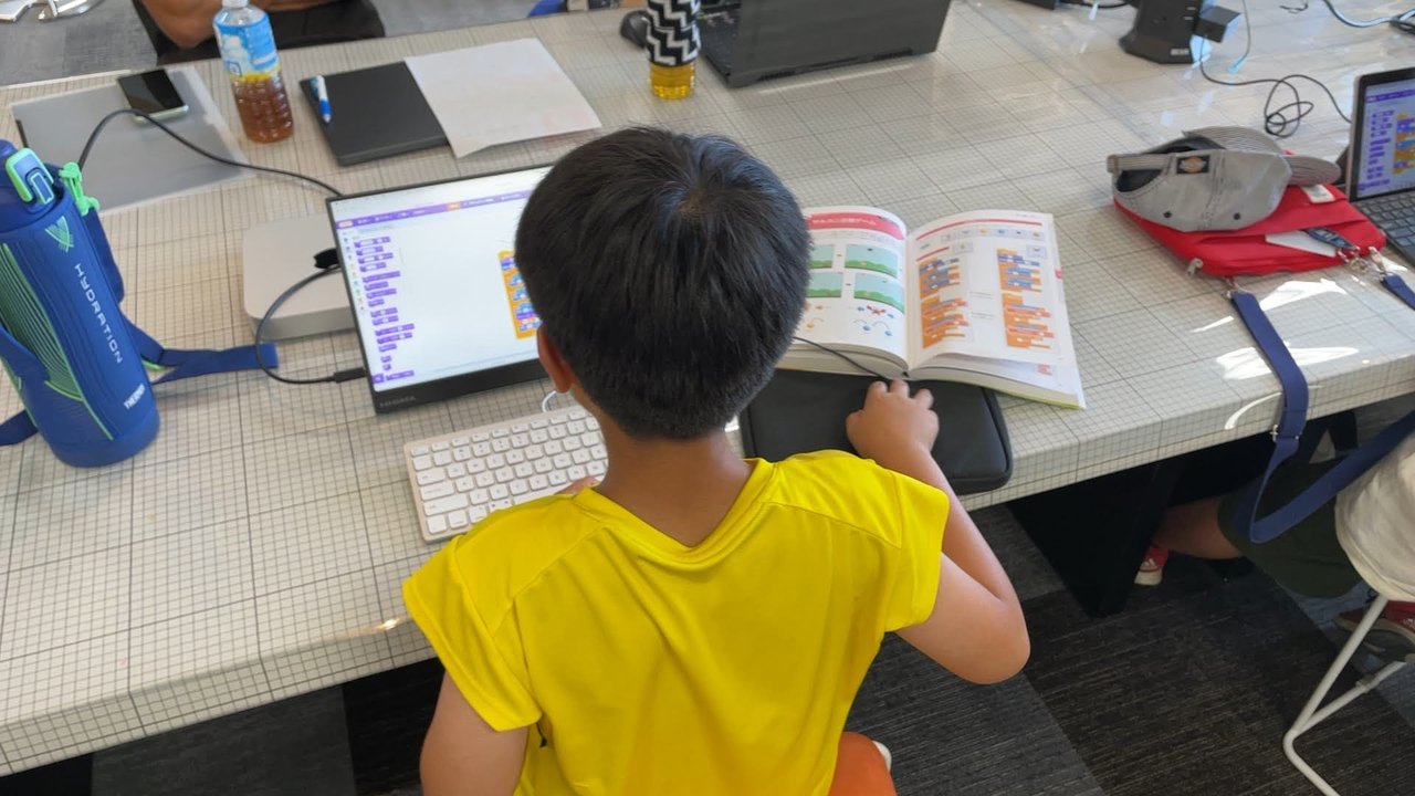 koty's tweet card. CoderDojo長野は、長野市で開催している子ども向け参加費無料のプログラミングクラブです。 隔月日曜日の午後に開催する予定です。 プログラミングに興味を持っている子どもたちが集まり、Scratchでゲームを作ったり、micro:bitやRaspberry Piで電子工作をしたり、それぞれ自分のやりたいことを行い交流するための場所です。 途中参加、退席でも大丈夫です。 興味があるけど何をし...