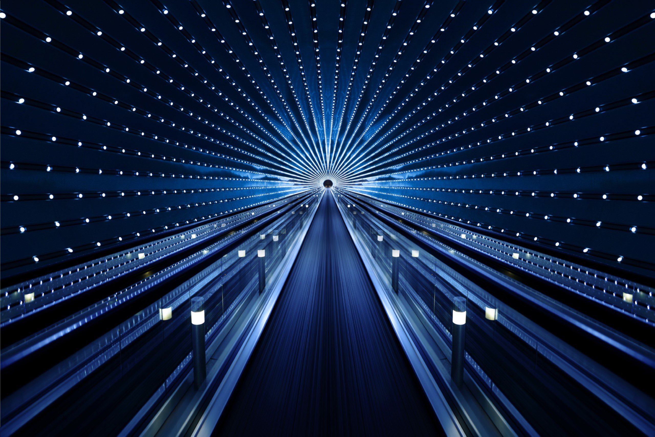 AmadeusITGroup's tweet card. A partnership that will harness cloud technology to innovate and create smoother travel experiences