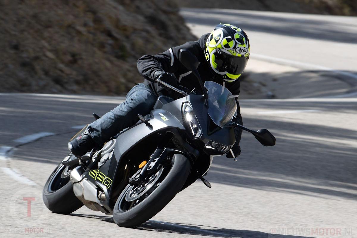 nieuwsmotor's tweet card. Door de redactie van Testmotor is de nieuwe 2024 Triumph Daytona 660 subsport getest tijdens de internationale persintroductie in Benidorm.