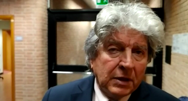 aostasera's tweet card. L'avvocato Raffaele Della Valle, tra i difensori del consigliere regionale Marco Sorbara, spiega perché, nell'udienza iniziata stamane dinanzi al Gup di Torino, ha eccepito rispetto ad una nuova...