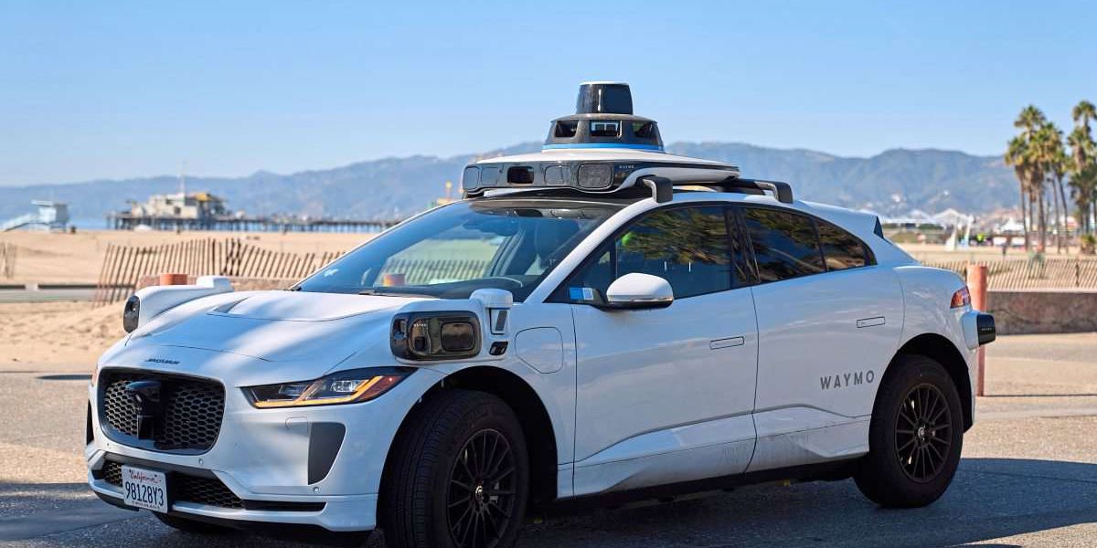 PhraAthit's tweet card. Ein aktuelles Video zeigt, wie sehr sich die Mobilität gerade wandelt – zumindest in den USA