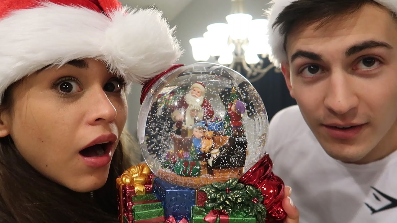 Censor's tweet card. DECORATING OUR APARTMENT!! (XMAS)