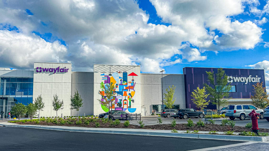 FastCompany's tweet card. After two decades of selling furniture online, Wayfair opened its first physical store in Chicago.