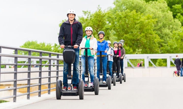ProjectSUM's tweet card. La Manovra 2019 promuove la diffusione della micromobilità elettrica con segway, hoverboard e monopattini