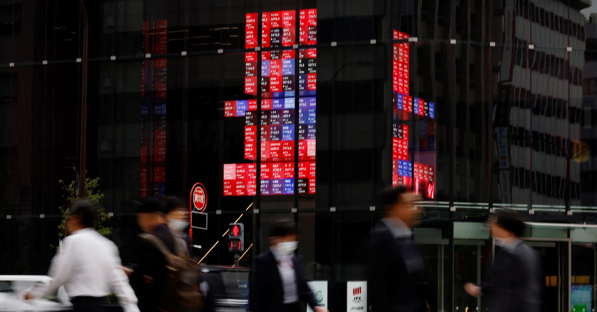 Reuters's tweet card. Japanese corporate spending on plant and equipment climbed 7.6% in April-June from a year earlier, but the outlook for business investment has clouded as manufacturers' profits slide on pain caused...