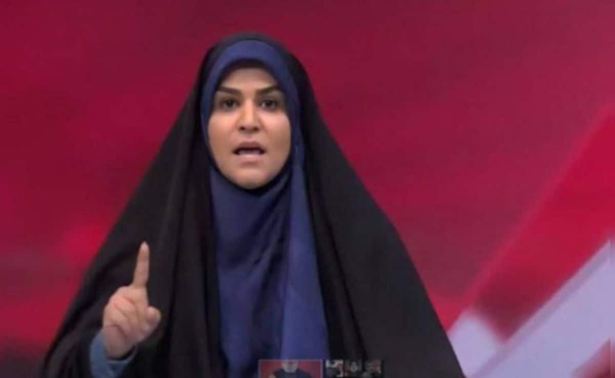 ndtvindia's tweet card. ईरान के राज्य प्रसारक ने एक बयान में कहा: "ज़ायोनी इकाई ने तेहरान में राज्य मीडिया मुख्यालय पर बेरहमी से बमबारी की. दुश्मन समाचार चैनल को निशाना बनाकर महान ईरानी लोगों की आवाज को दबाना चाहता है."