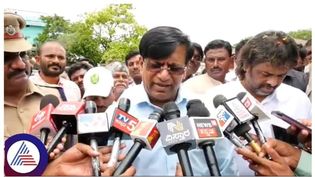 AsianetNewsSN's tweet card. ಮುಖ್ಯಮಂತ್ರಿ ಸಿದ್ದರಾಮಯ್ಯ ಅವರ ಆರ್ಥಿಕ ಸಲಹೆಗಾರ ಬಸವರಾಜ ರಾಯರೆಡ್ಡಿ ಅವರು ಅಧಿಕಾರಿಗಳ ವರ್ಗಾವಣೆ ದಂಧೆ ಆಗಿರೋದು ನಿಜ ಎಂದಿದ್ದು, ಇದು ಸರ್ಕಾರದಲ್ಲಿ ಒಂದು ಅಶಿಸ್ತು ಆಗಿದೆ, ಇದು ಆಗಬಾರದು ಎಂದು ಹೇಳಿಕೆ ನೀಡಿದ್ದಾರೆ.