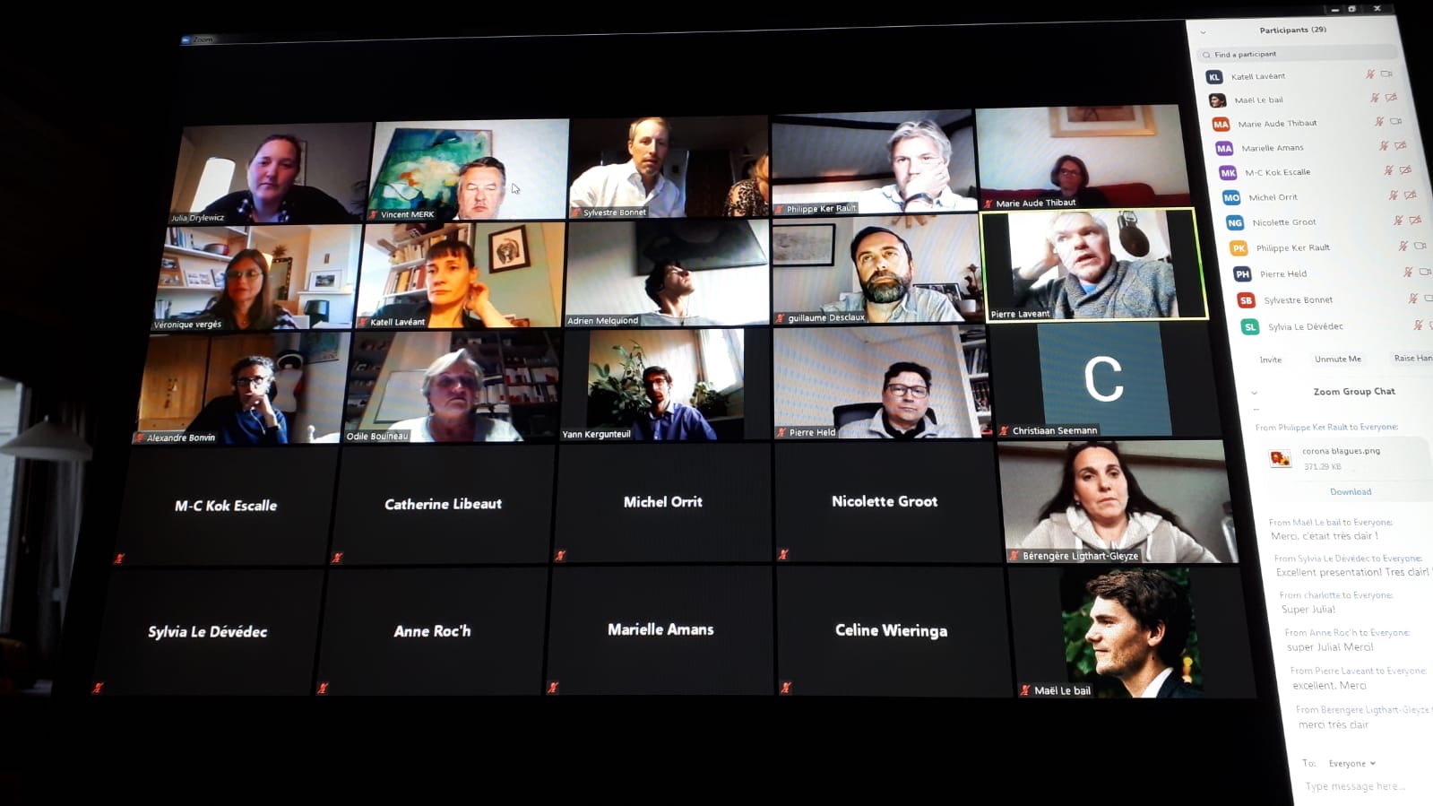 JuliaDrylewicz's tweet card. Soutenue par l'Institut français des Pays-Bas, la fondation FrancoSciences a tenu pendant le confinement néerlandais son premier café-sciences de l'année en ligne sur la science du coronavirus.