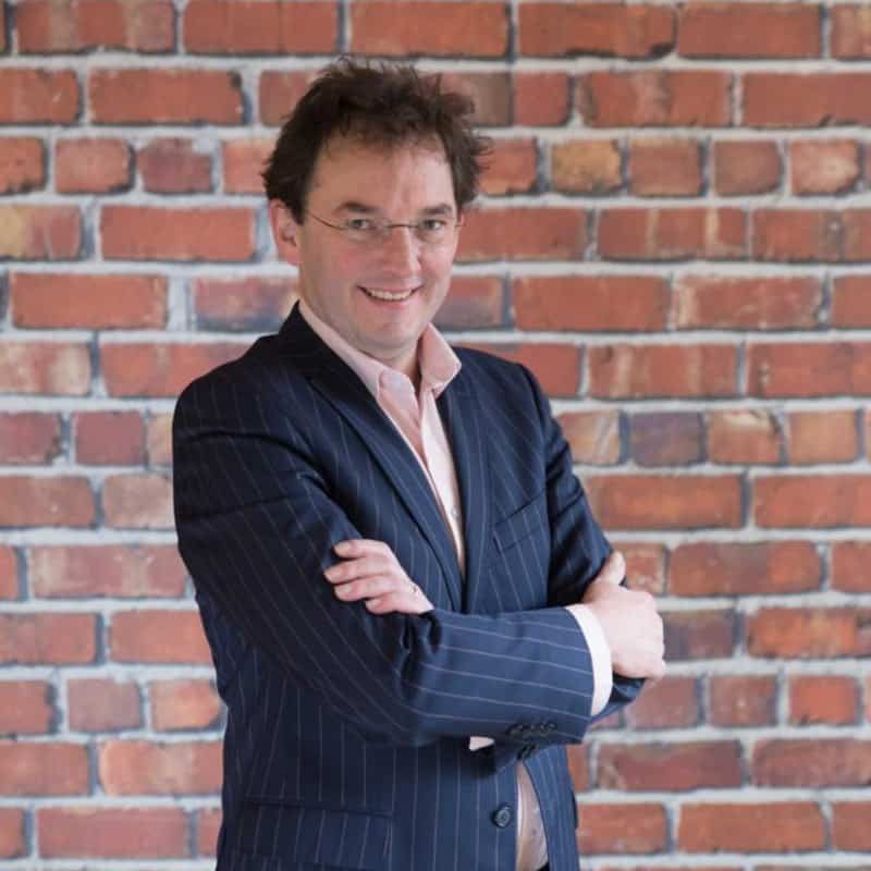 JustOneLap's tweet card. 30 November @ 17 30 - 18 30 - Another year has rushed past with mixed returns for markets. While bonds are shining and inflation is fading, interest rates remain high (for longer?). As always, we end...