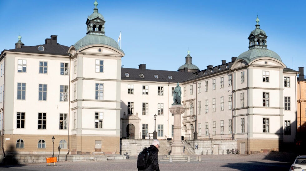 drdanielschatz's tweet card. Mannen, som är libysk medborgare, spottade på en ordningsvakt när denne ingrep mot honom vid en butiksstöld. I tingsrätten dömdes mannen för stöld, men friades från förgripelse mot tjänsteman.Nu...