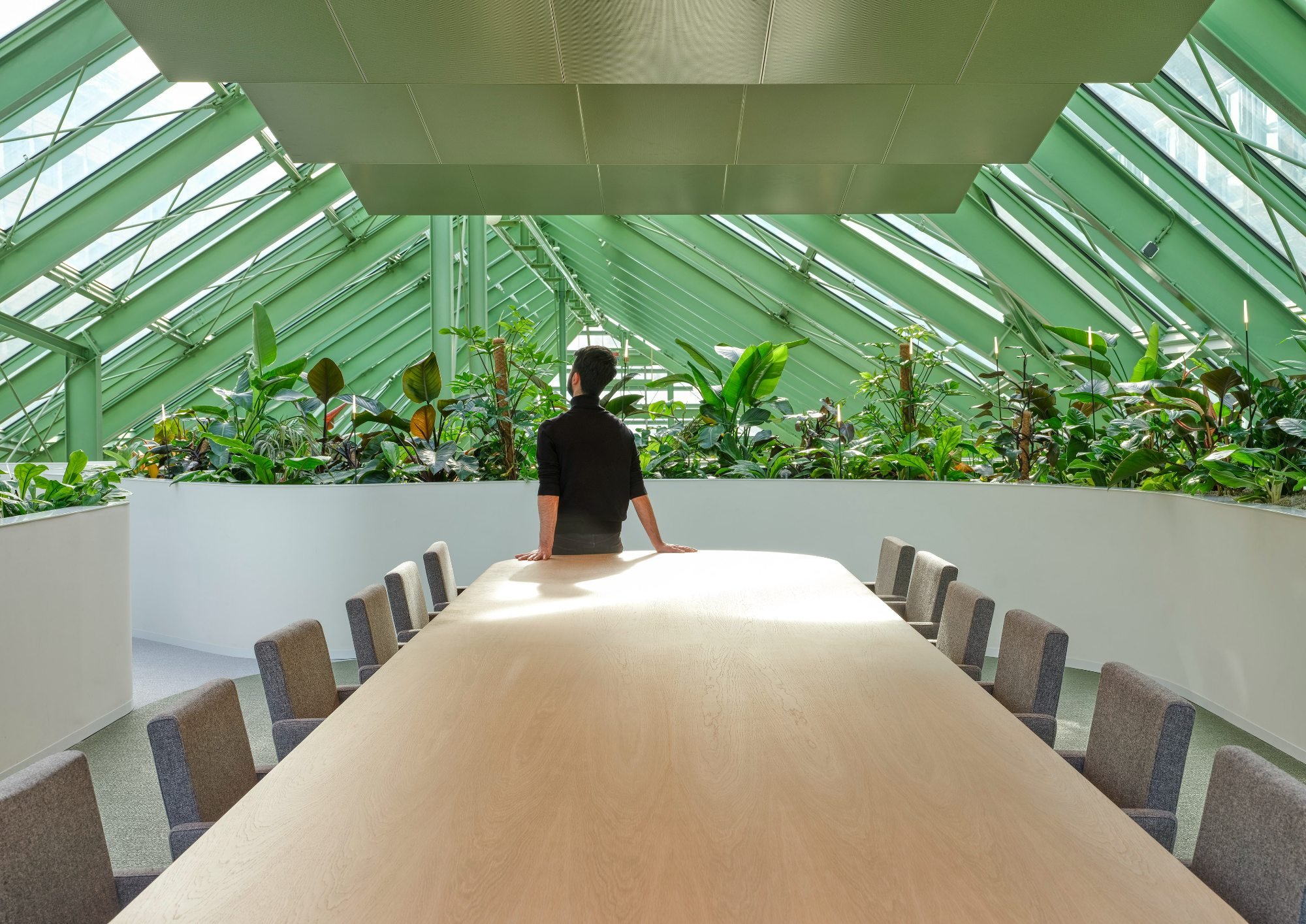 annamarialovely's tweet card. This #structure does a fantastic job at joining shapes, color, and materials to craft its design. #architecture