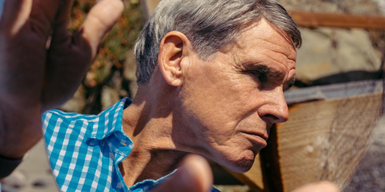 dhtechgeek's tweet card. Dr. Eric Topol’s research revealed it’s not so much genes that lead to long life but instead simple and practical steps to stay healthy. He’s taking his own advice.