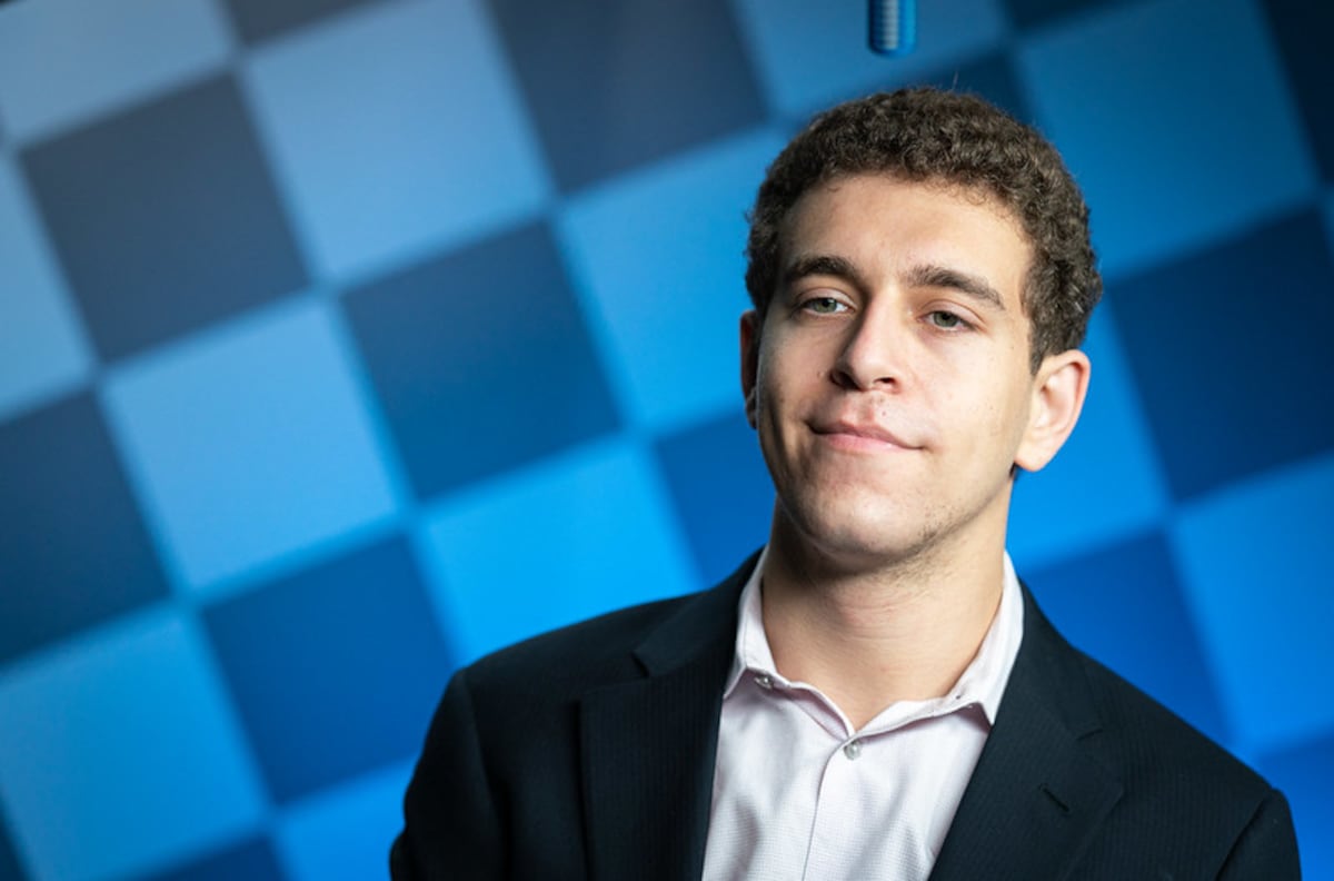 leontxogarcia's tweet card. El reputado gran maestro y comentarista estadounidense, fallecido repentinamente este lunes, fue acusado sin pruebas de hacer trampas durante más de un año por el excampeón ruso