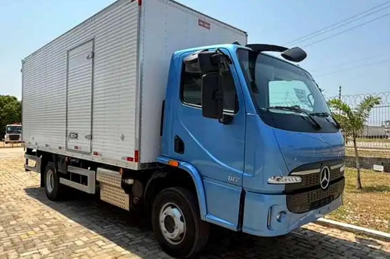 WebCaminhoes's tweet card. Implementos São Paulo (RN) entrega 15 baús de alumínio à JA Distribuidora (CE) para reforçar distribuição urbana e interestadual de cargas.