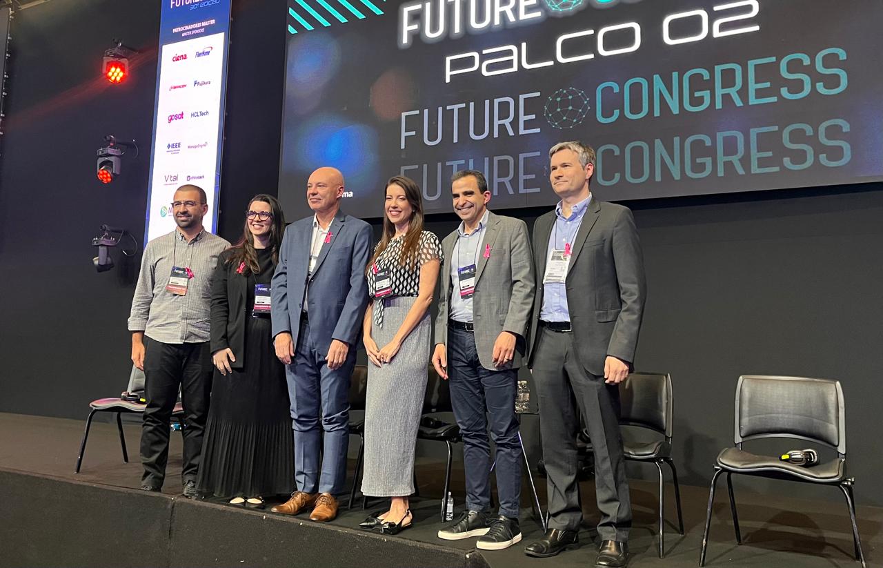 dpl_news's tweet card. Una de las discusiones en Futurecom 2025 mostró que Brasil se perfila como un campo de prueba importante para el Open Gateway, iniciativa que expone