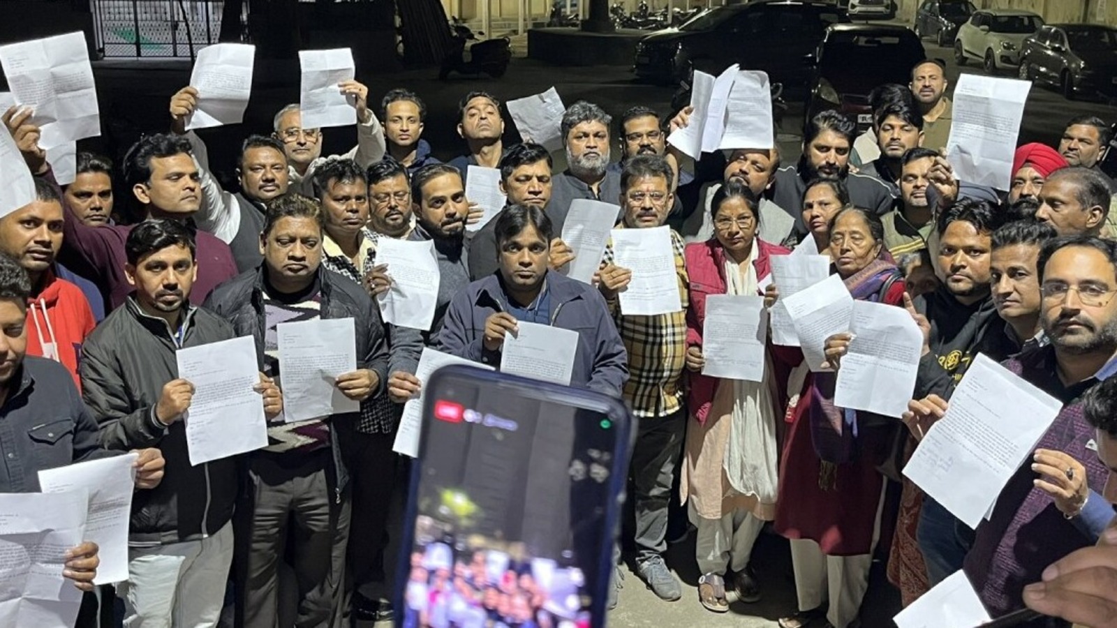 sudhir_jha_says's tweet card. दिल्ली में विधानसभा चुनाव में आम आदमी पार्टी (आप) बड़े बैमाने पर विधायकों के टिकट काटने जा रही है। तिमारपुर से पार्टी के वरिष्ठ नेता और विधायक दिलीप पांडेय का भी टिकट कट गया है।, Ncr Hindi News -...