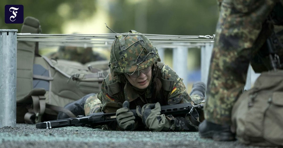 RaHaake's tweet card. Fachpolitiker von Union und SPD hatten sich auf eine Reform des Wehrdienstgesetzes geeinigt. Doch die SPD-Bundestagsfraktion will da erst einmal nicht mitmachen.