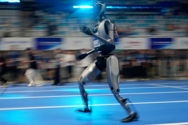 robinsnewswire's tweet card. By FU TING Humanoid robots danced hip-hop, performed martial arts and played keyboard, guitar and drums at the opening ceremony of the first World Humanoid Robot Games in Beijing on Thursday evenin…
