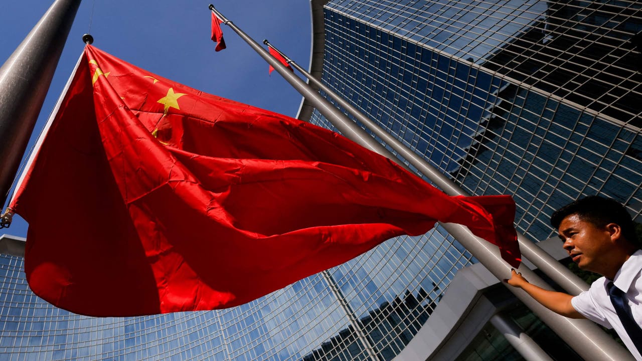 Lizzurr's tweet card. Chinese companies have found a back door to enter otherwise blocked investments in critical facilities by signing agreements with private companies